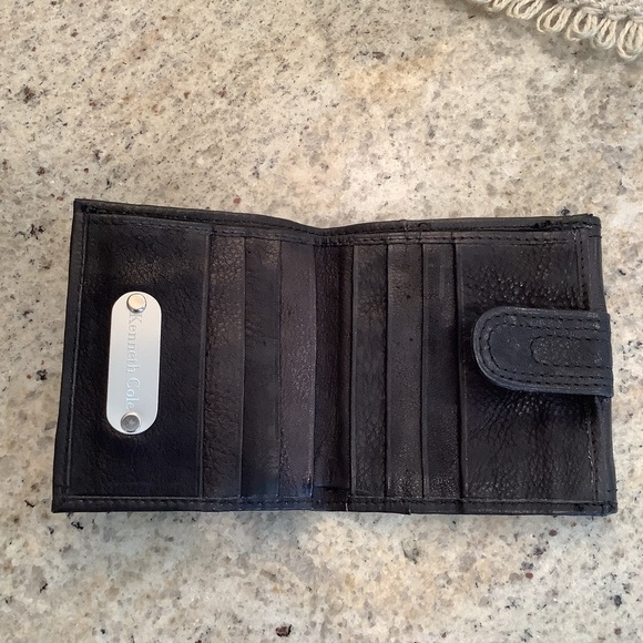 Kenneth Cole Black Billfold Wallet - Picture 4 of 5